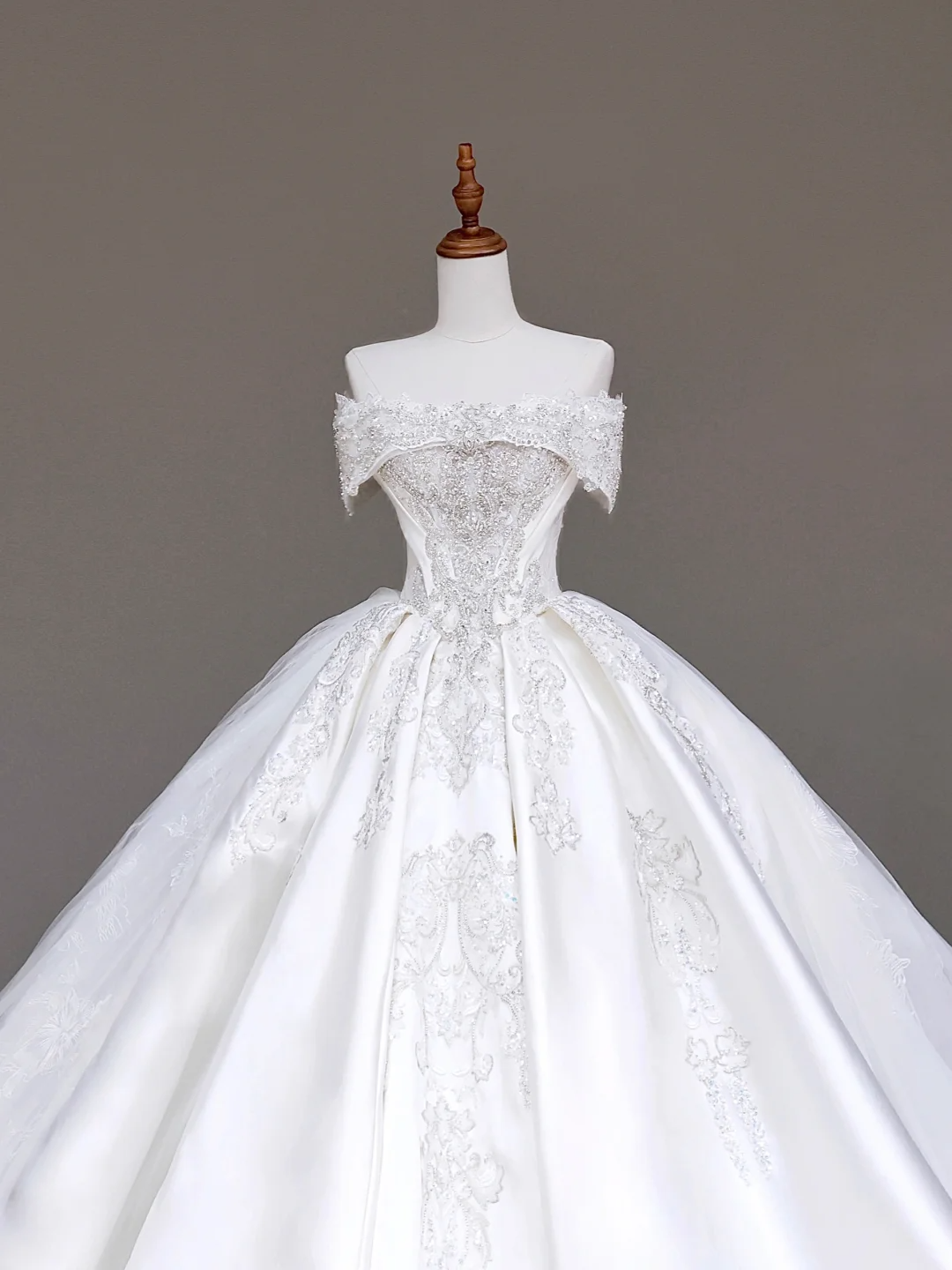 Vestido de novia elegante con hombros descubiertos, lentejuelas blancas, mangas cortas, DP685