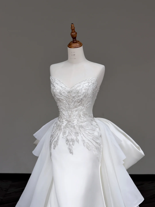 Vestido de novia único de sirena con escote corazón, de satén blanco, con cuentas, DP690