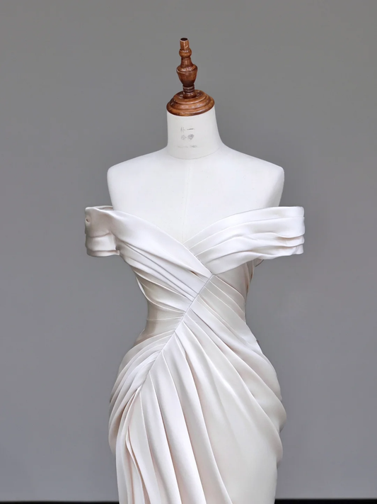 Vestido de novia único de sirena con hombros descubiertos, satén color marfil, con abertura, DP694