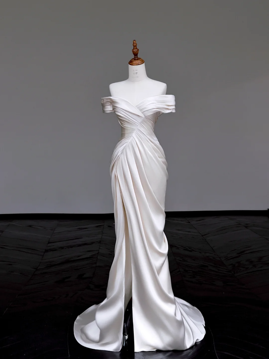Vestido de novia único de sirena con hombros descubiertos, satén color marfil, con abertura, DP694