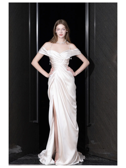 Vestido de novia único de sirena con hombros descubiertos, satén color marfil, DP698