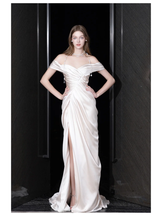 Vestido de novia único de sirena con hombros descubiertos, satén color marfil, DP698