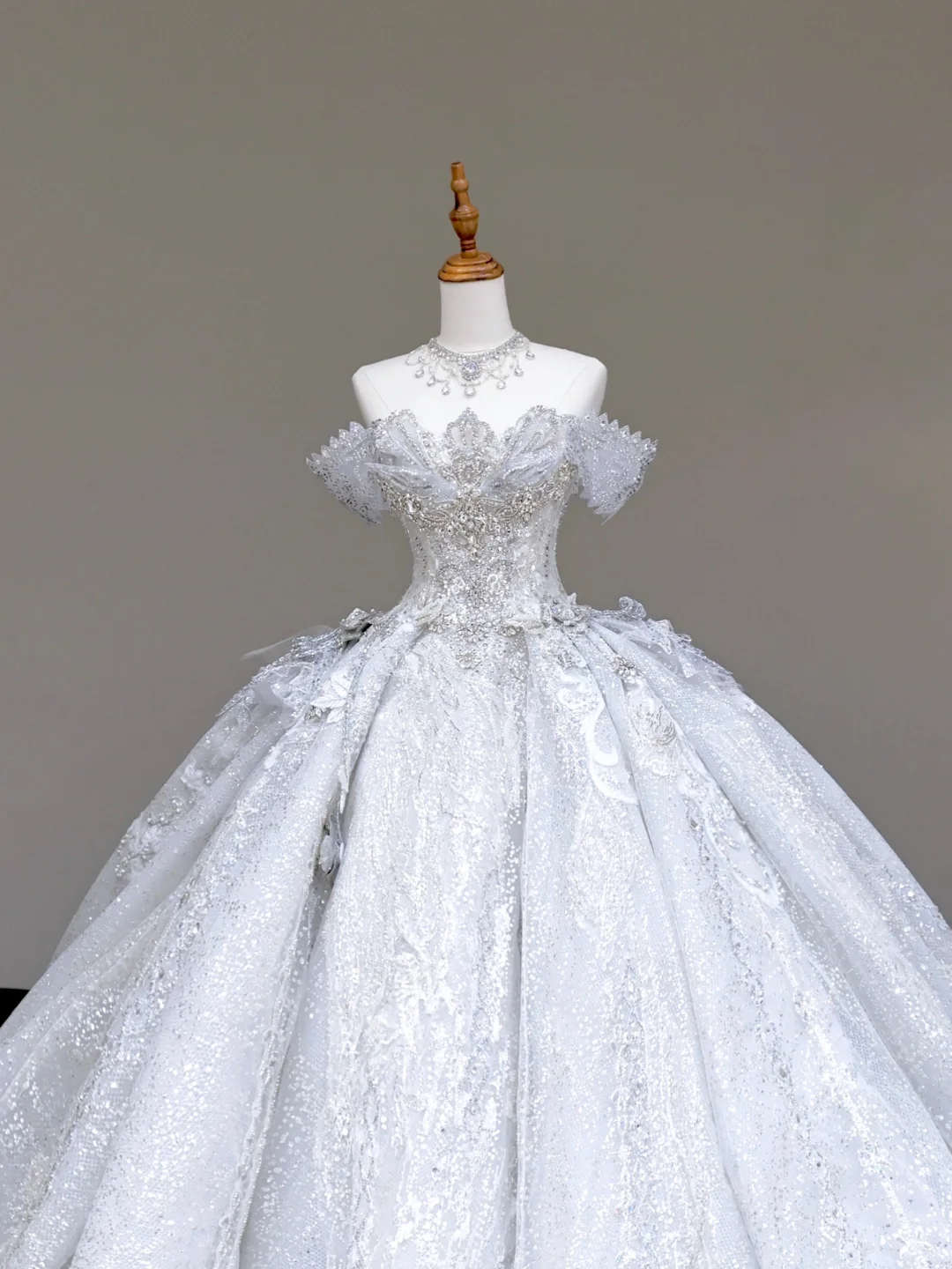 Vestido de novia elegante con hombros descubiertos, lentejuelas blancas, mangas cortas, DP702