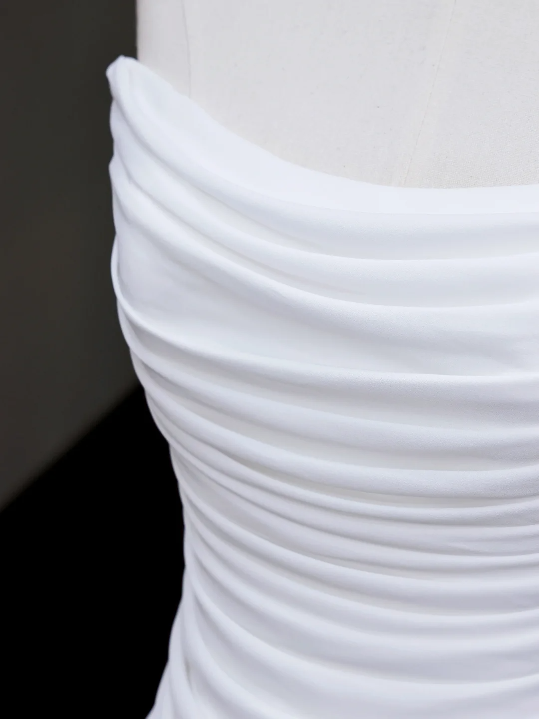 Vestido de novia único de corte sirena sin tirantes de gasa blanca DP703