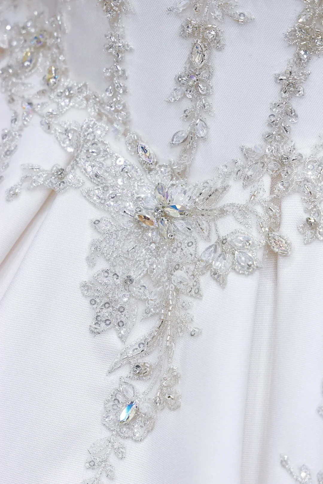 Vestido de novia único, sin tirantes, de satén blanco, con cuentas, DP708