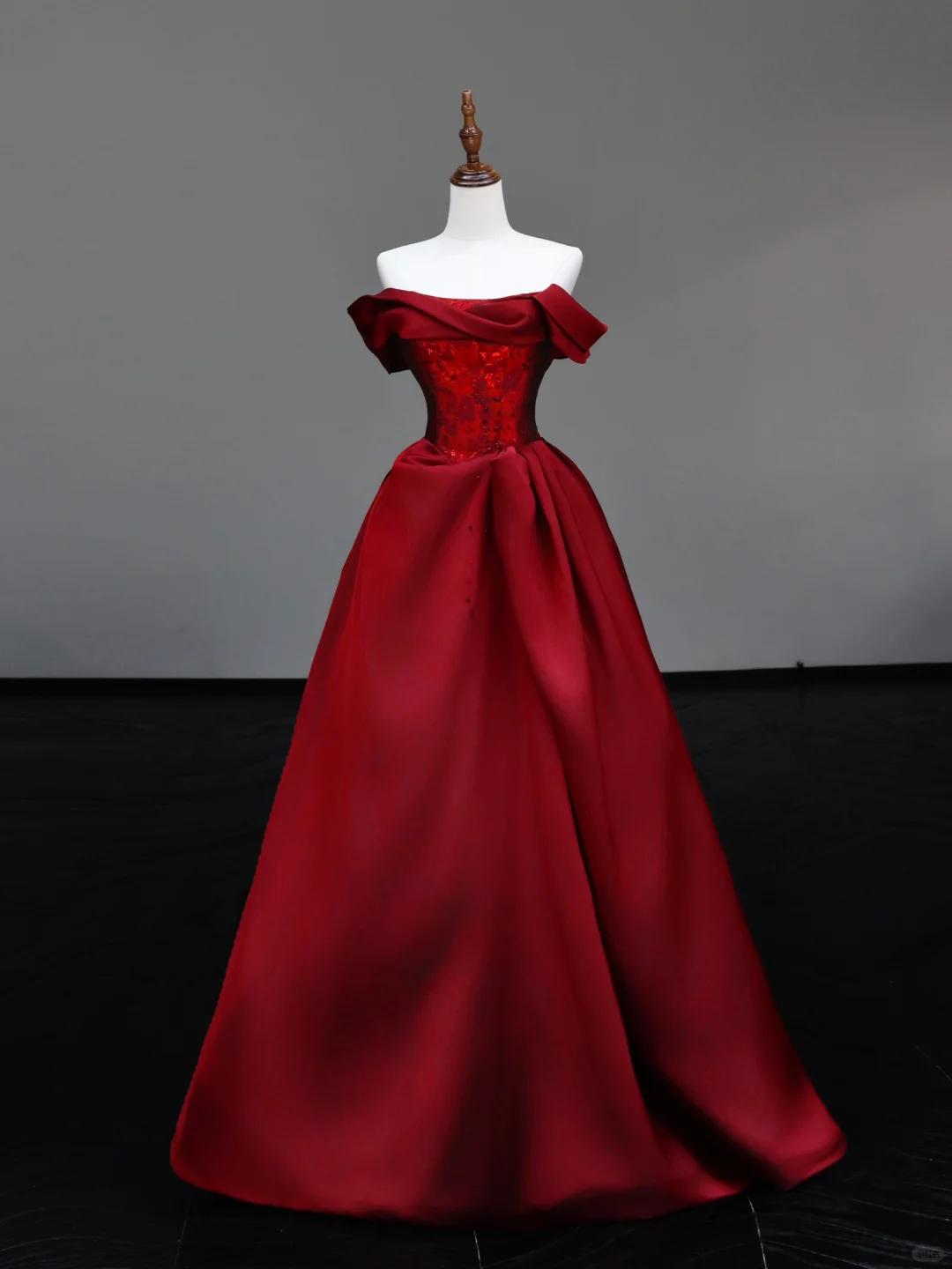 Hermoso vestido de fiesta largo de satén burdeos con hombros descubiertos, vestidos de graduación DP716