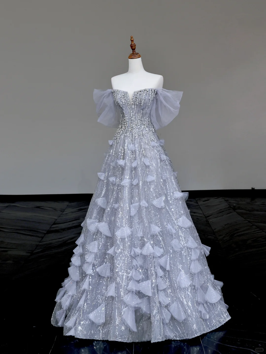 Hermoso vestido de fiesta largo con hombros descubiertos y lentejuelas en gris plateado, vestidos de graduación DP721