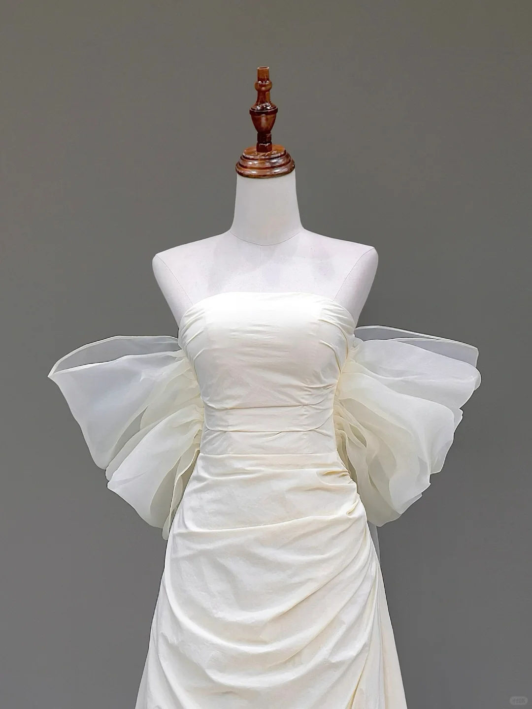 Vestido de novia único, corte A, sin tirantes, de satén color marfil, estilo minimalista, DP788