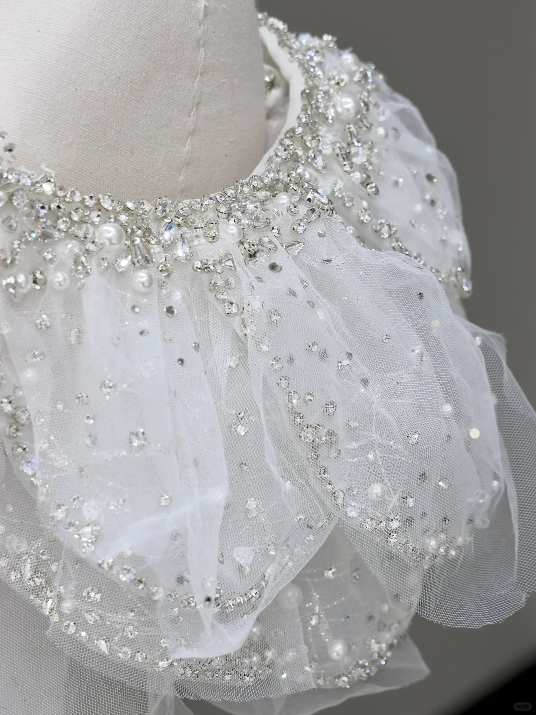 Vestido de novia elegante con hombros descubiertos, lentejuelas, blanco, manga corta, DP793