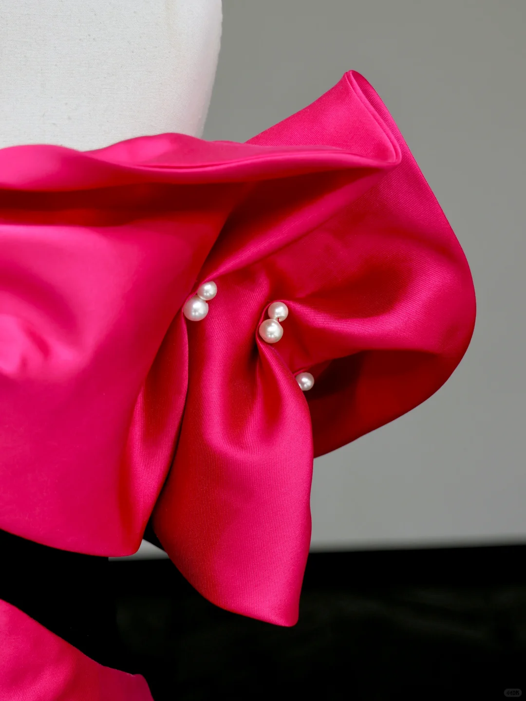 Hermoso vestido de fiesta largo de satén rosa intenso con hombros descubiertos, vestido de fiesta, vestidos de graduación DP801