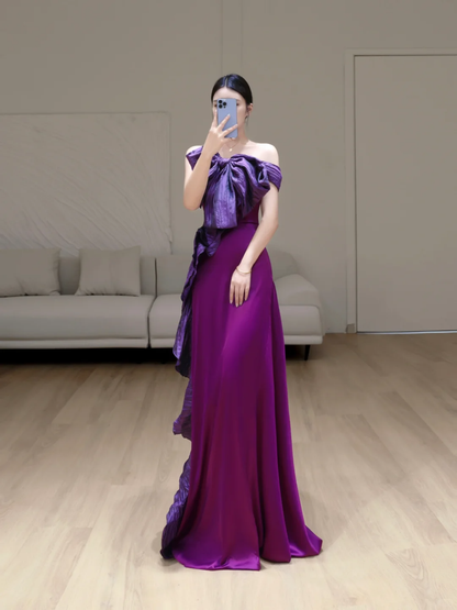 Hermoso vestido de fiesta largo de satén color uva con hombros descubiertos y corte sirena, DP809