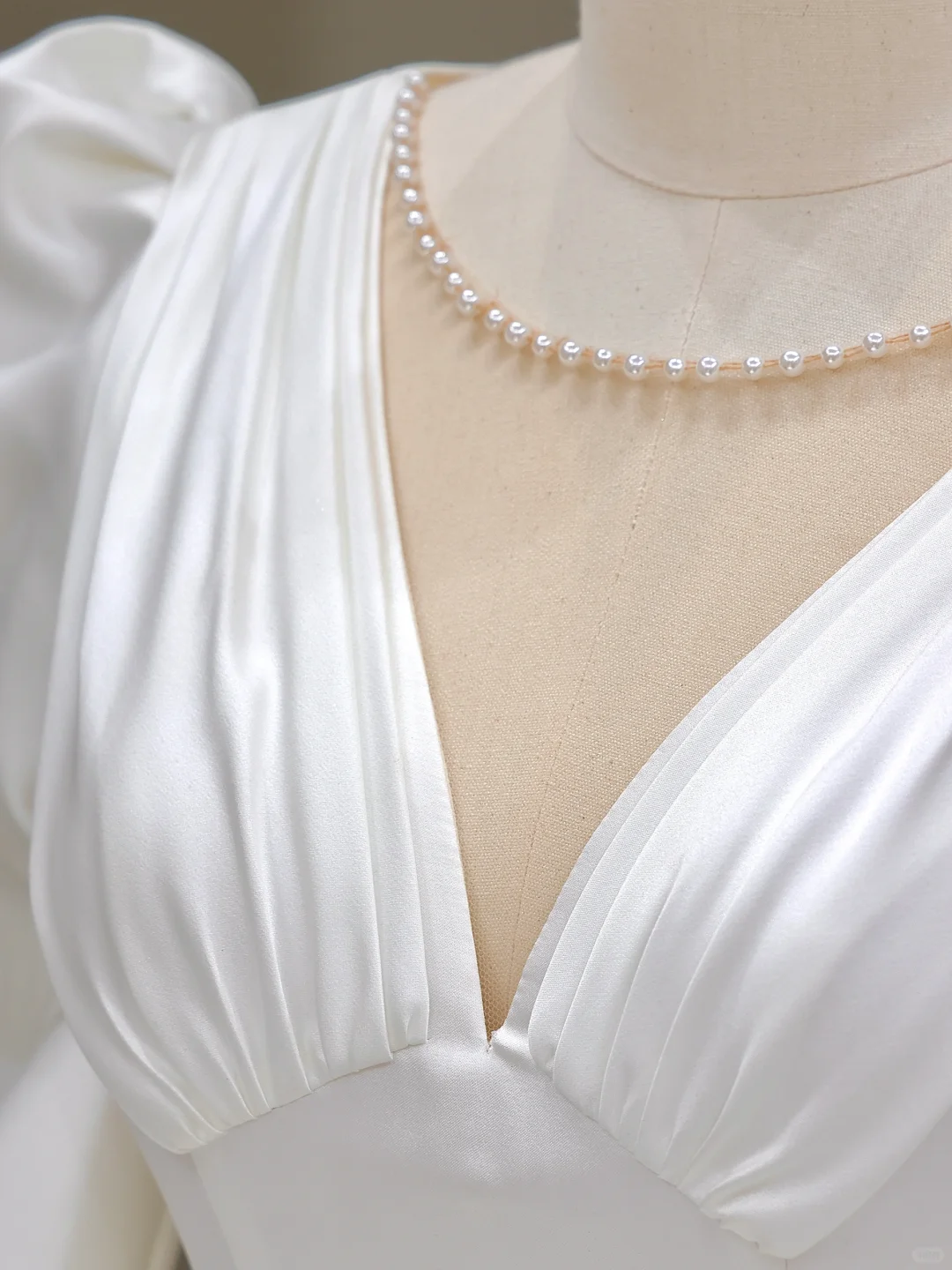 Princess Bridal Gown Ball Gown Scoop Satin White Pearls Wedding Dresses Bridal Gowns DP840