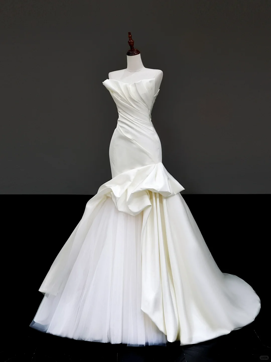 Vestido de novia sencillo de sirena sin tirantes, de satén blanco, estilo minimalista, DP870