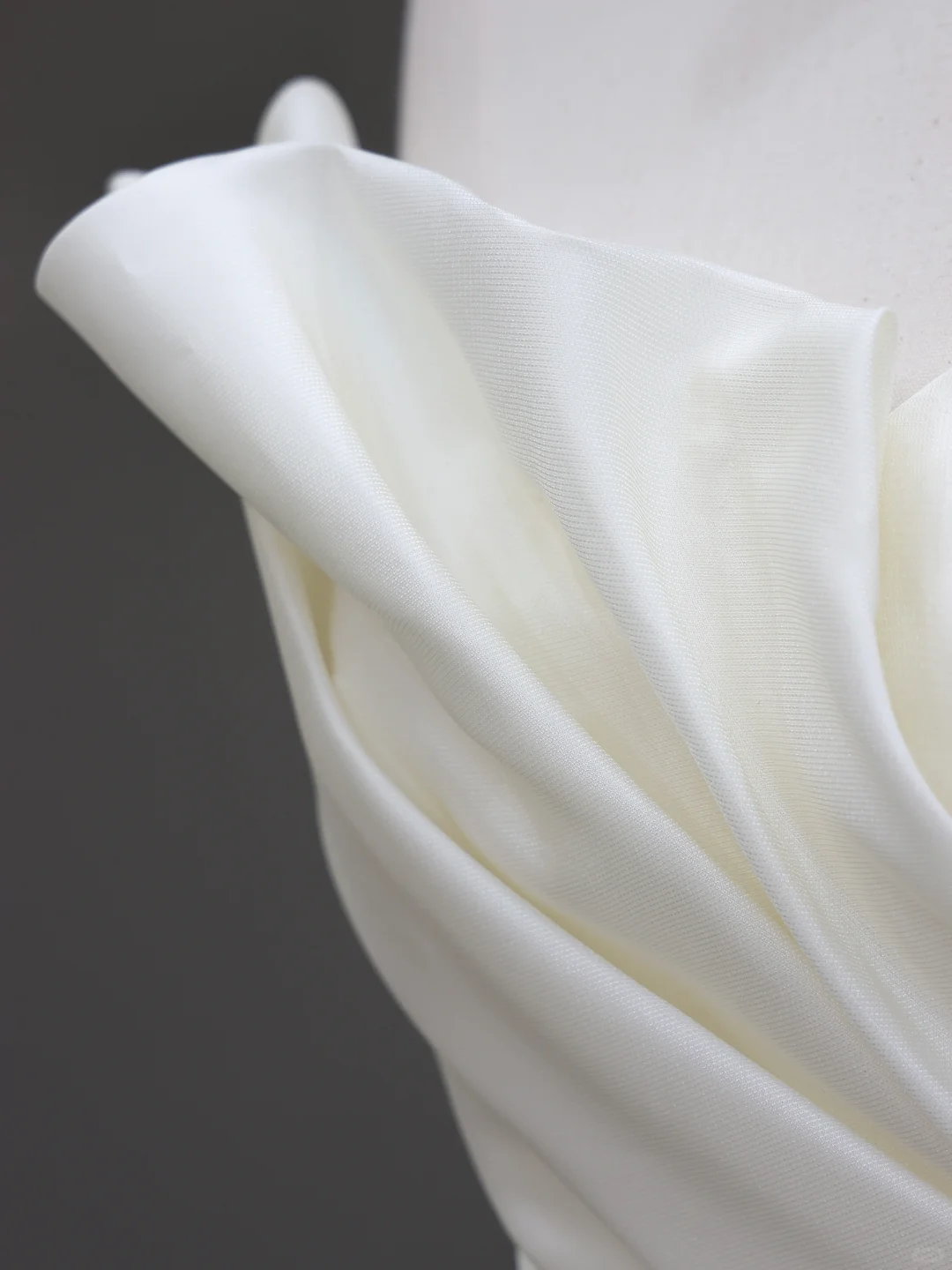 Vestido de novia sencillo de sirena sin tirantes, de satén blanco, estilo minimalista, DP870