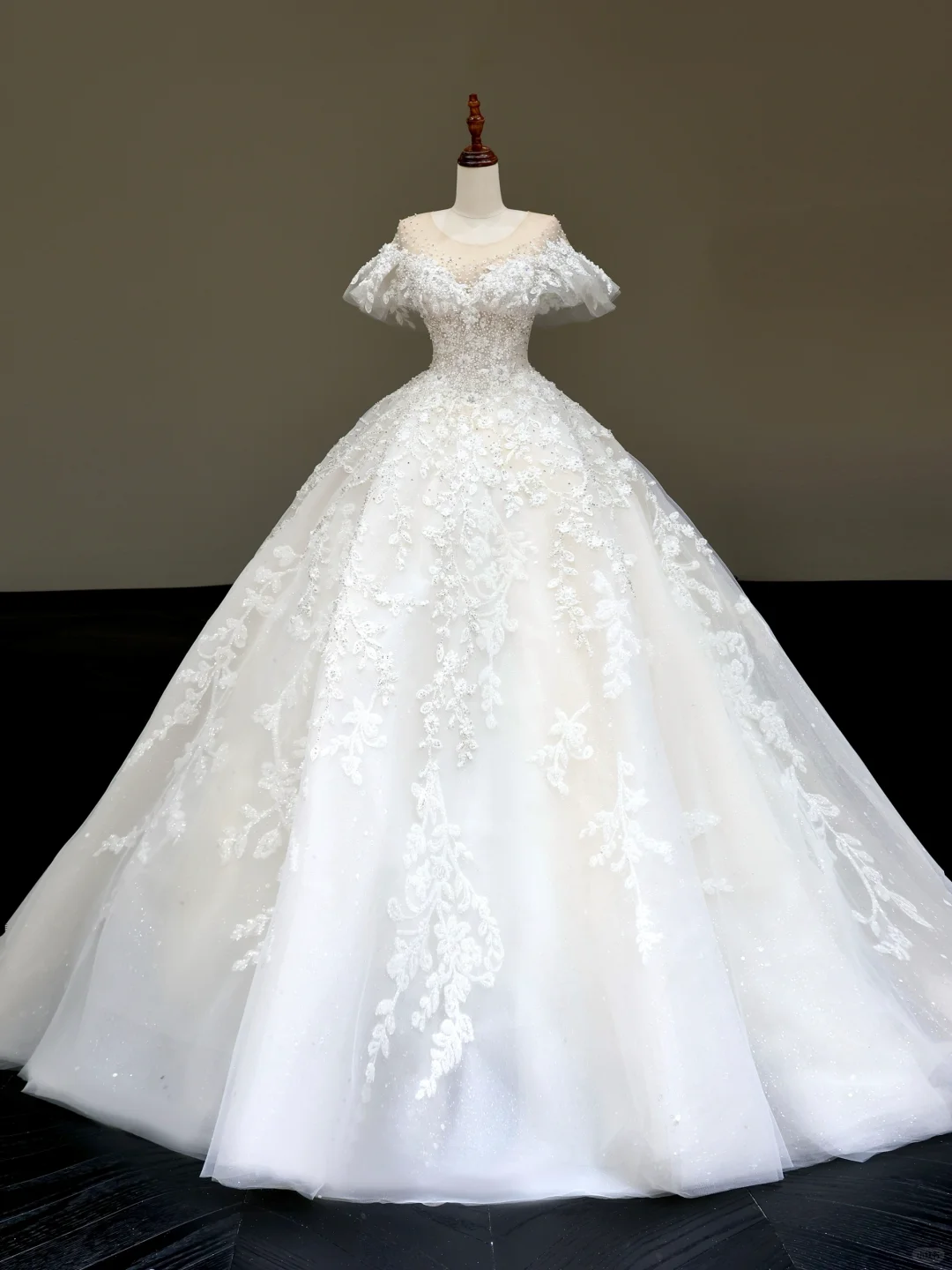 Vestido de novia estilo princesa, escote redondo, satén blanco, cuentas y mangas, DP823