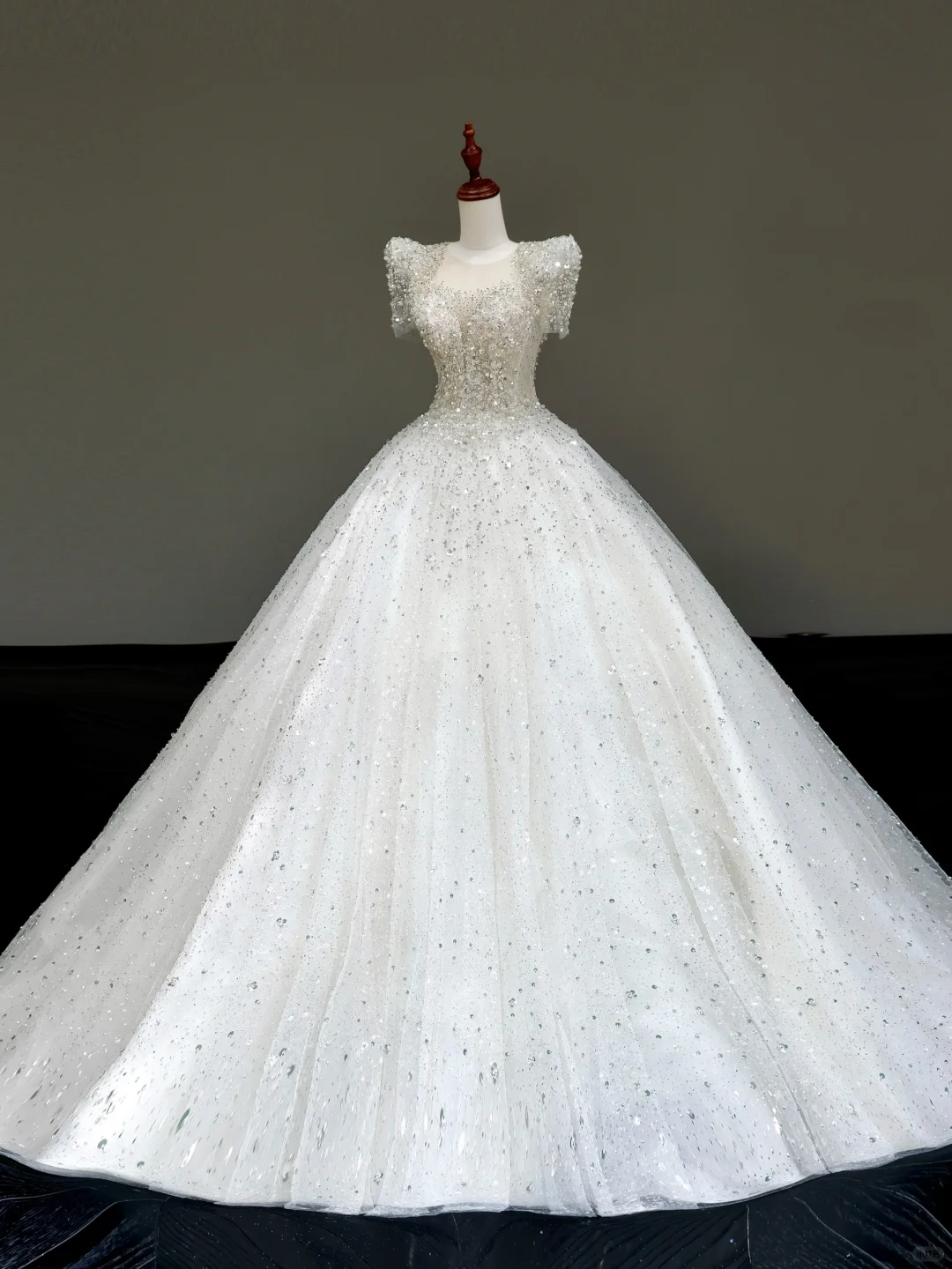 Vestido de novia estilo princesa, con escote redondo, lentejuelas y cuentas blancas, con mangas, DP824
