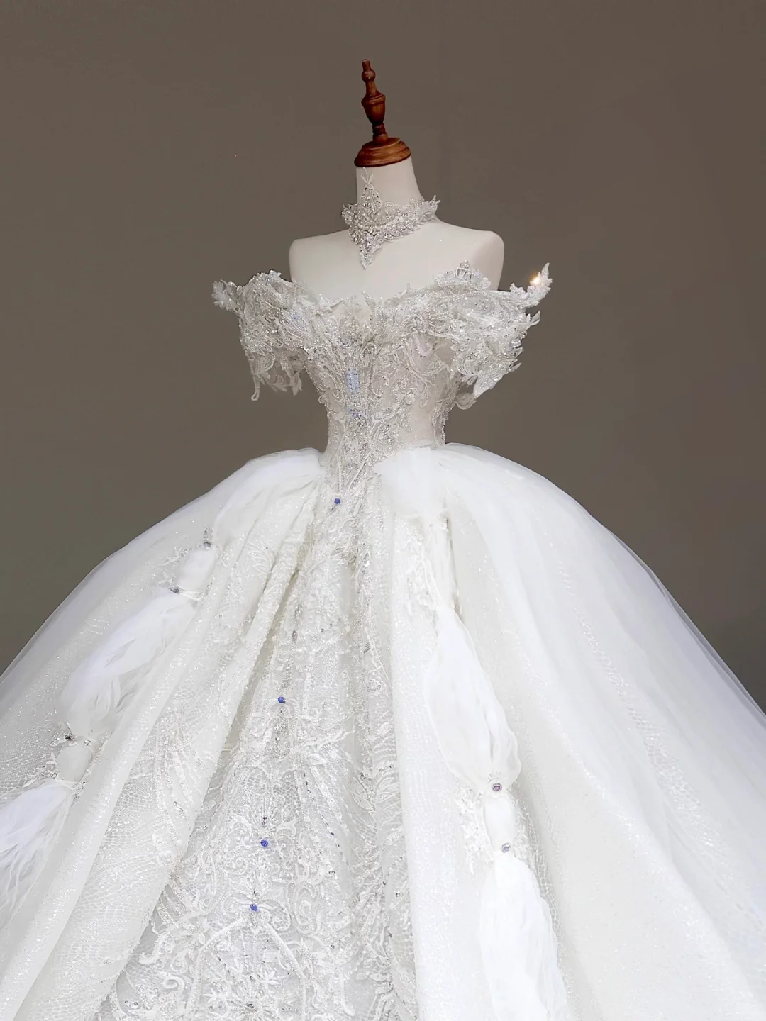 Vestido de novia elegante, con hombros descubiertos, lentejuelas, blanco, manga corta, DP832