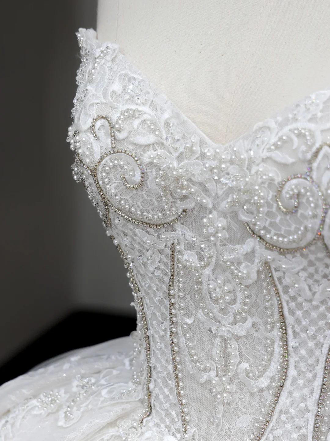 Unique Bridal Gown Ball Gown Sweetheart White Lace Wedding Dresses Bridal Gowns DP844