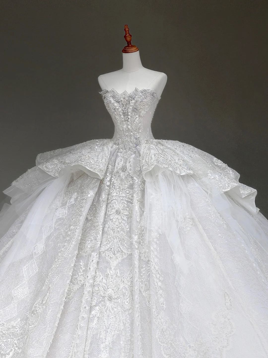Vestido de novia princesa, sin tirantes, con lentejuelas blancas y cuentas, para invierno, DP878
