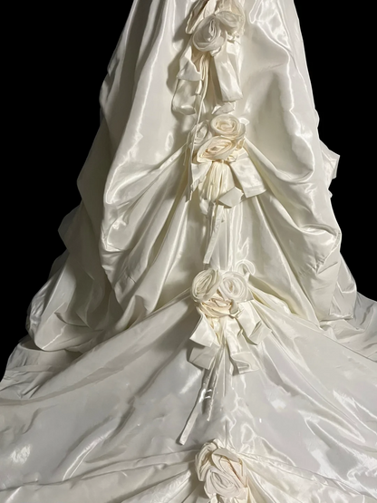 Hermoso vestido de novia con cuello halter, color marfil y satén, DP920