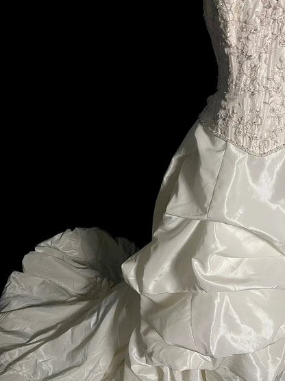 Hermoso vestido de novia con cuello halter, color marfil y satén, DP920