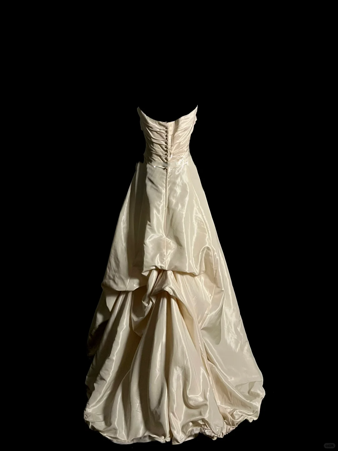 Hermoso vestido de novia vintage de satén marfil sin tirantes DP921