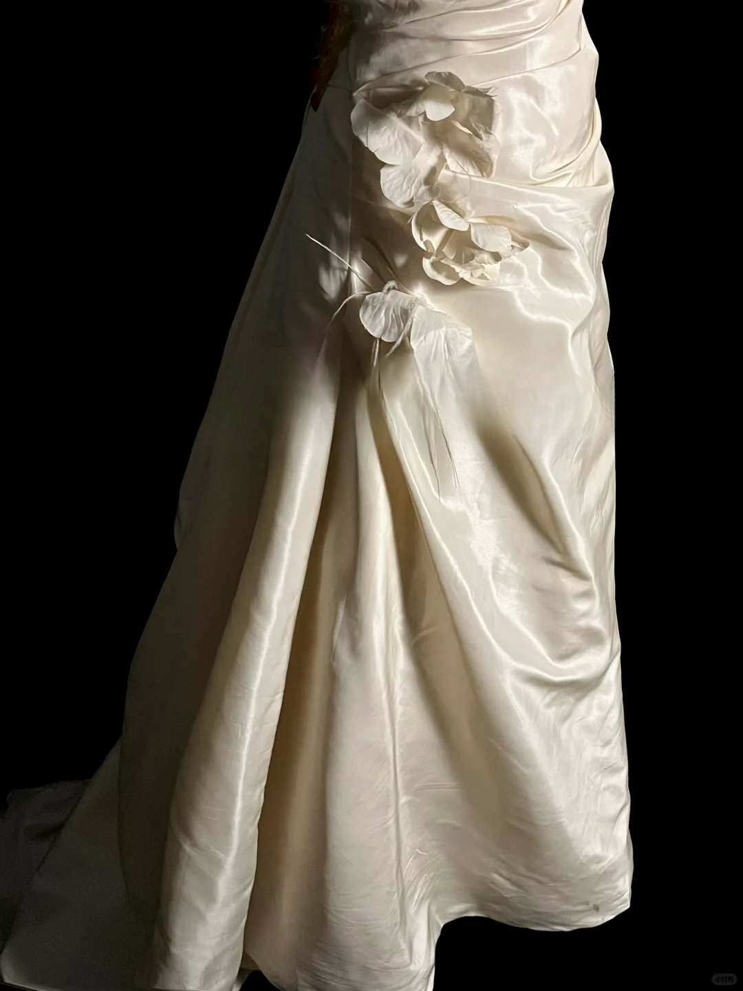 Hermoso vestido de novia vintage de satén marfil sin tirantes DP921