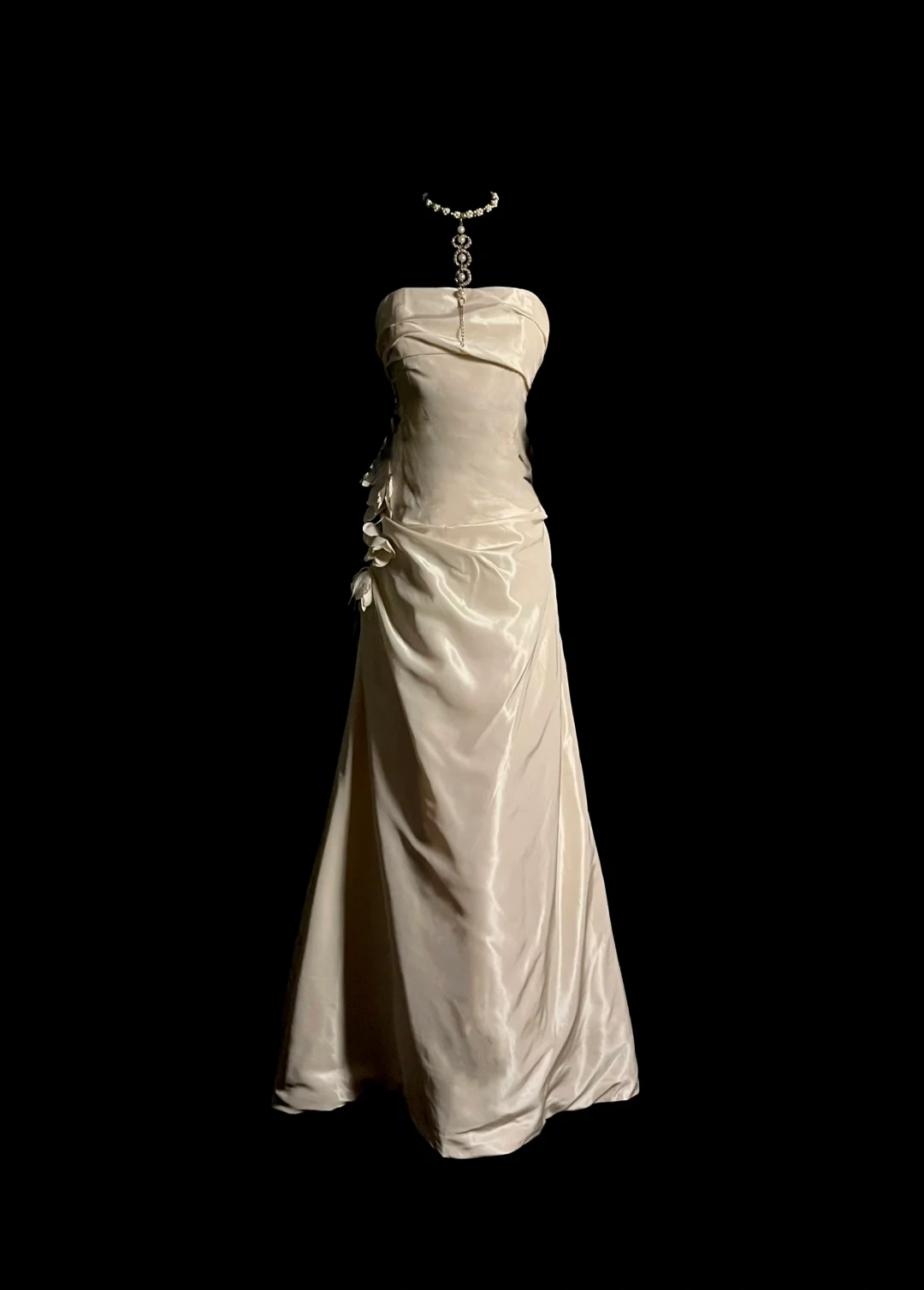 Hermoso vestido de novia vintage de satén marfil sin tirantes DP921