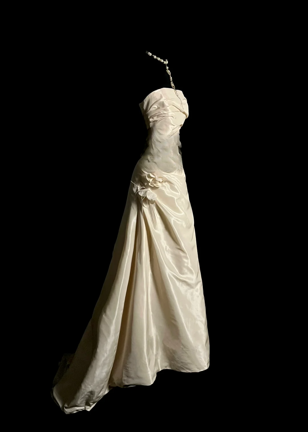 Hermoso vestido de novia vintage de satén marfil sin tirantes DP921