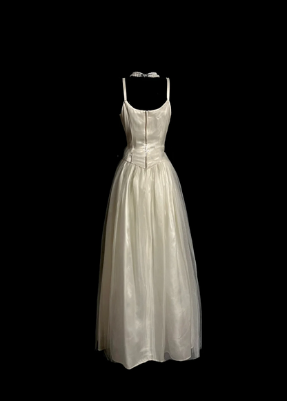Hermoso vestido de novia largo de tul color marfil con tirantes finos DP924