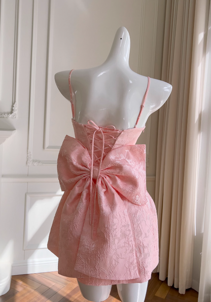 Vestido de fiesta corto rosa con tirantes finos y corte A ED01042