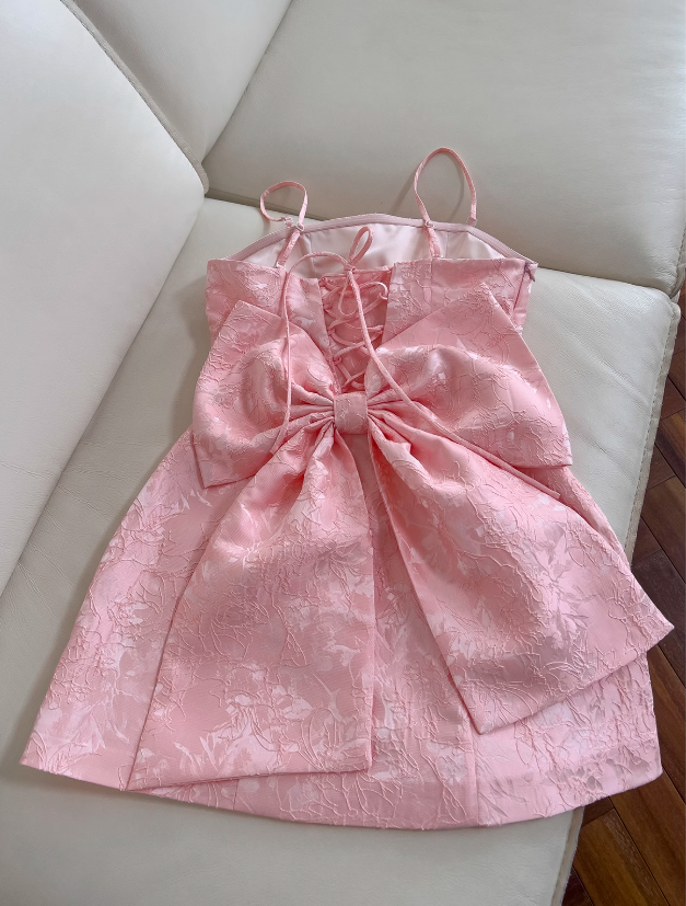 Vestido de fiesta corto rosa con tirantes finos y corte A ED01042