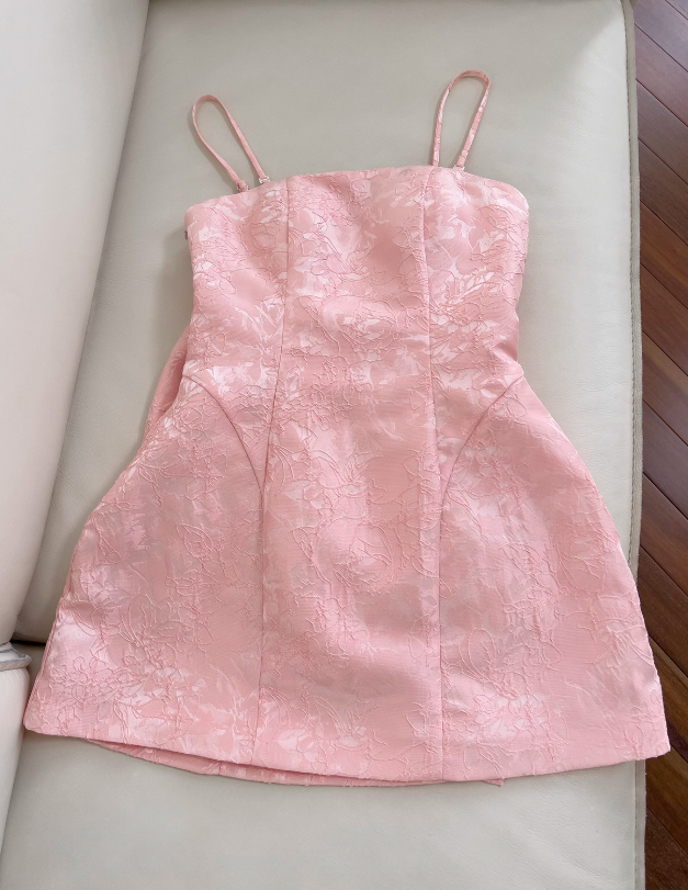 Vestido de fiesta corto rosa con tirantes finos y corte A ED01042