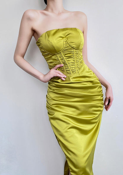 Vestido de cumpleaños de satén sin tirantes y ajustado ED01078