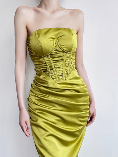 Vestido de cumpleaños de satén sin tirantes y ajustado ED01078