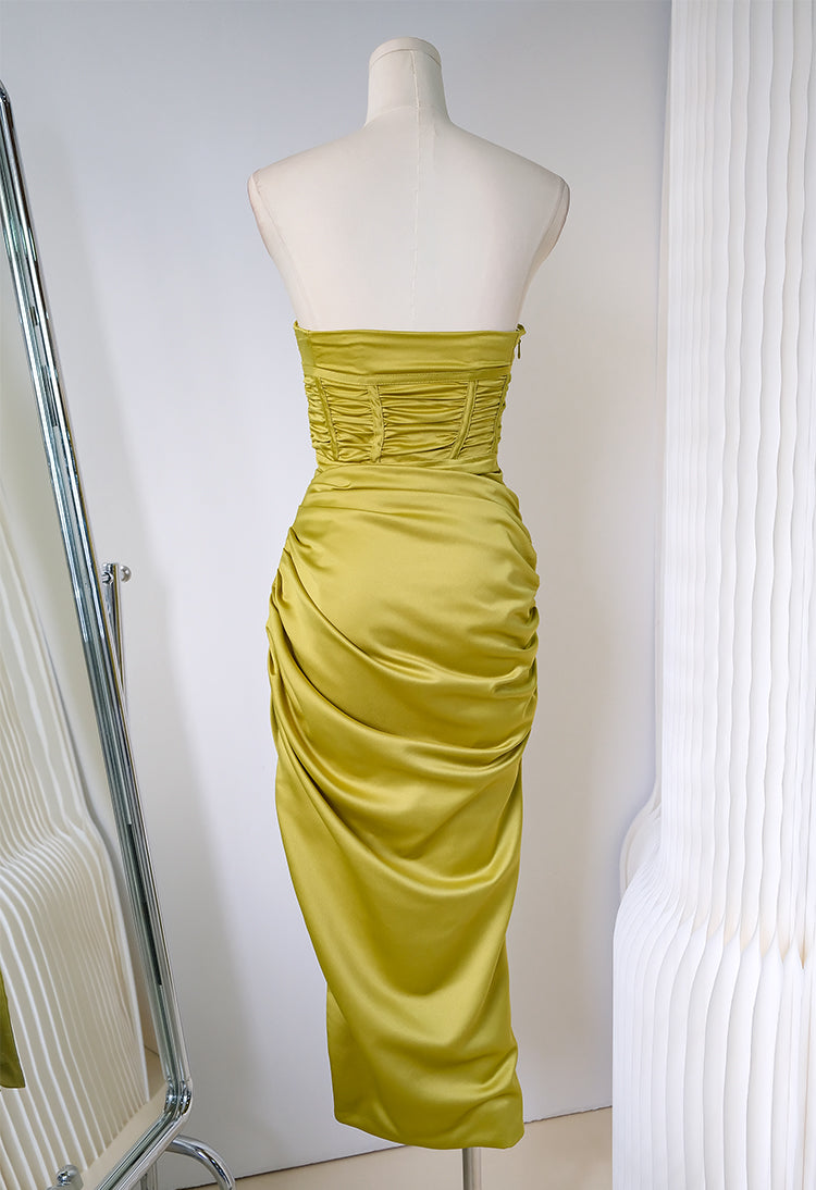 Vestido de cumpleaños de satén sin tirantes y ajustado ED01078