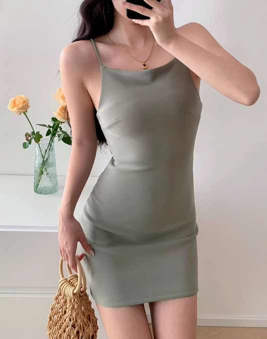 Falda corta adelgazante con tirantes en forma de A ED01129