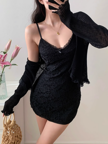 Vestido corto de encaje con tirantes finos ED01130