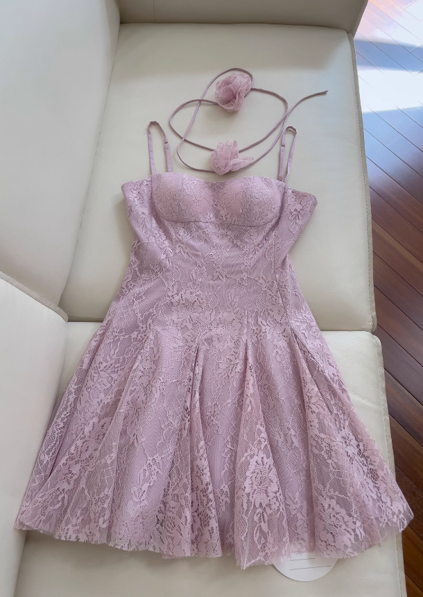 Vestido de fiesta corto de encaje con tirantes finos en color morado claro, vestido de fiesta morado ED01155
