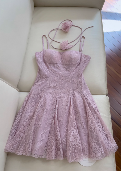Vestido de fiesta corto de encaje con tirantes finos en color morado claro, vestido de fiesta morado ED01155