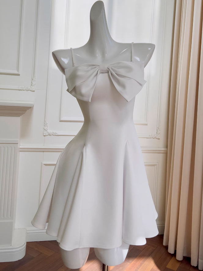 Vestido corto con tirantes y lazo 3D ED01167