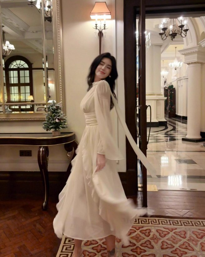 Vestido elegante francés de manga larga en blanco roto ED01170