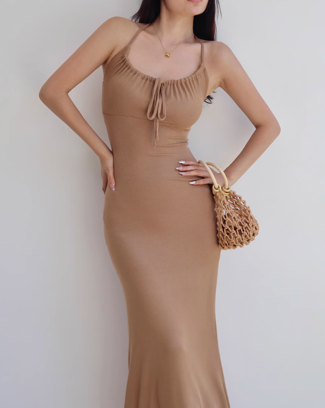 Vestido largo ajustado con cuello halter ED01172