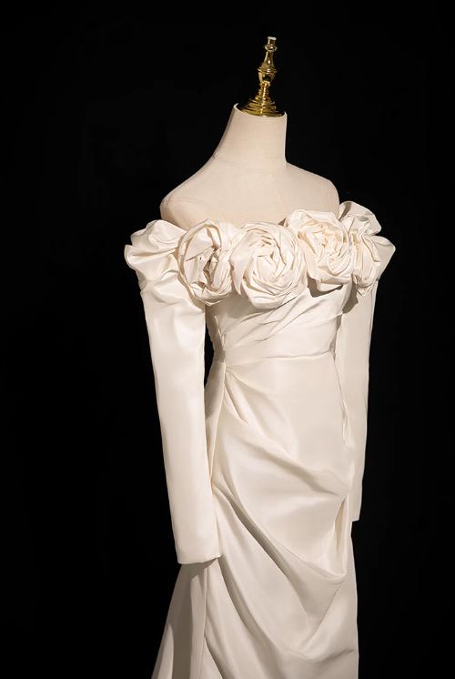 Vestido de fiesta largo de satén con hombros descubiertos y corte sirena en beige, vestido formal en beige ED01180