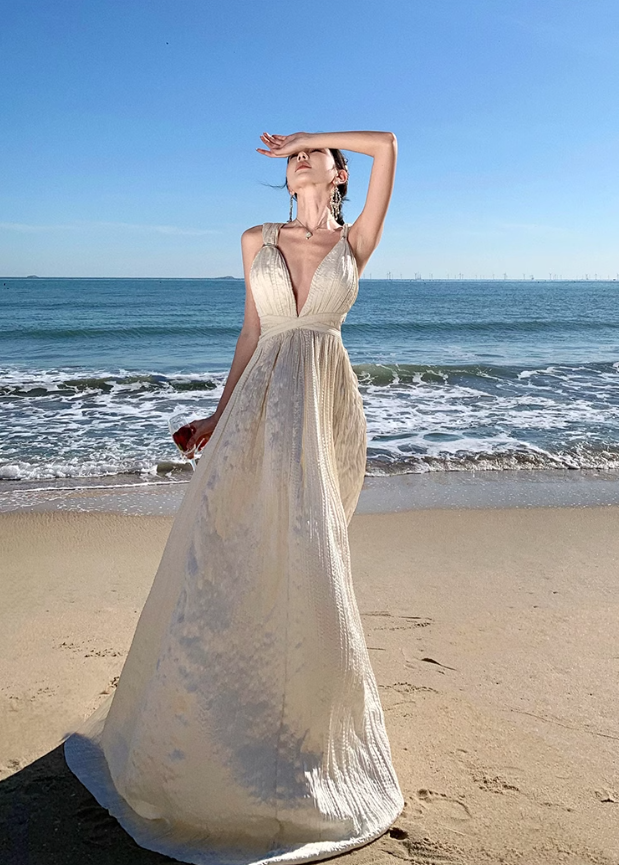 Vestido playero largo color albaricoque, corte A, cuello halter y espalda descubierta ED01197
