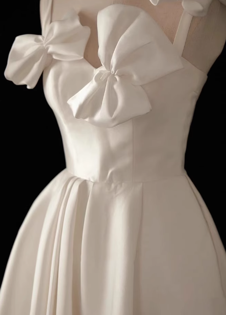Vestido de fiesta corto de satén blanco con tirantes finos y corte en A, vestido de dama de honor blanco ED01212