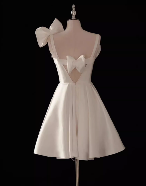 Vestido de fiesta corto de satén blanco con tirantes finos y corte en A, vestido de dama de honor blanco ED01212