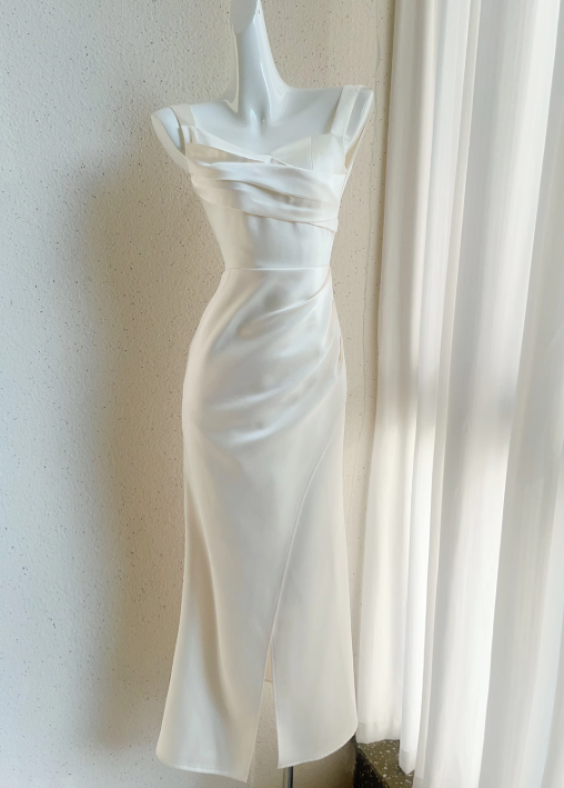 Vestido de satén con tirantes irregulares en color blanco roto, para fiesta de cumpleaños y graduación, ED01251