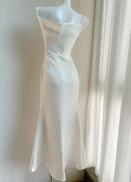 Vestido de satén con tirantes irregulares en color blanco roto, para fiesta de cumpleaños y graduación, ED01251