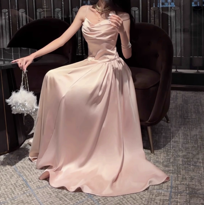 Vestido francés de corte A con tirantes y temperamento de alta gama ED01255